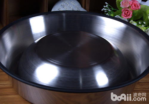 Why do some dogs not like eating from bowls-
